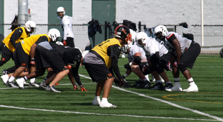 american gridiron football team training practice