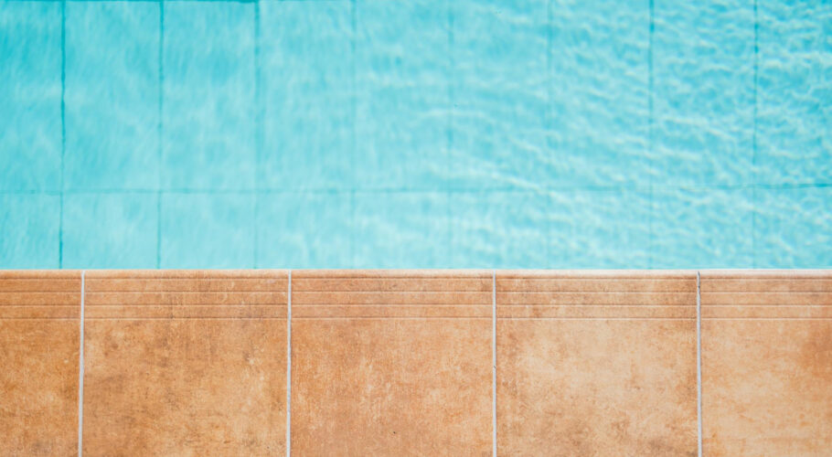 edge turquoise blue swimming pool