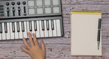 Creating An R&B Vibe With MIDI – Mad Chaos: April 24, 1998