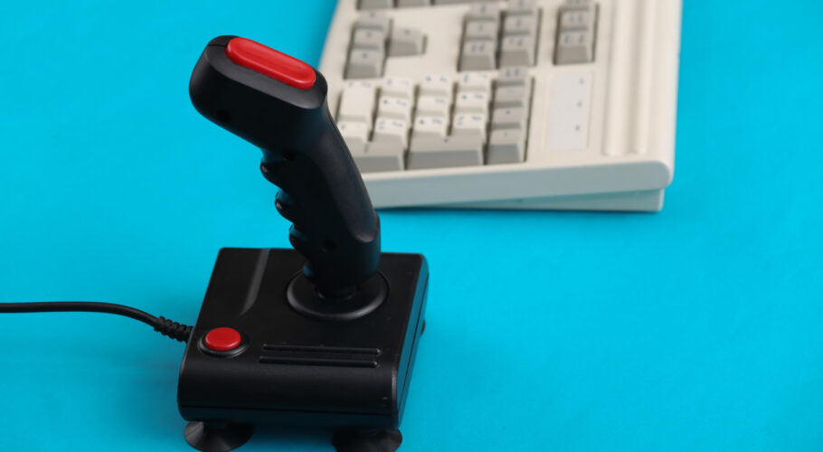 amiga 500 old keyboard and joystick retro gaming style