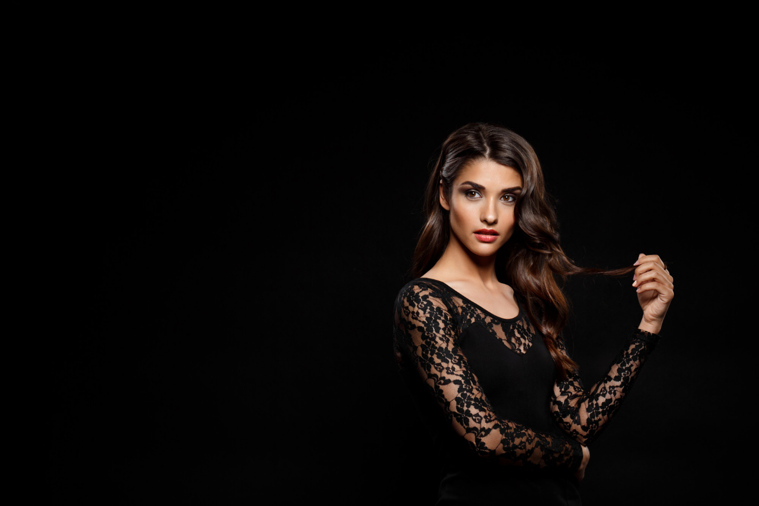 beautiful woman dina black dress dark wall)