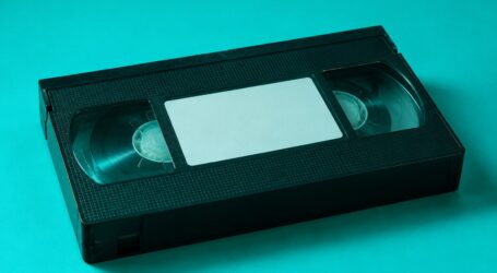 Booking a Motel and Taping the Oscars – Mad Chaos: March 23, 1999